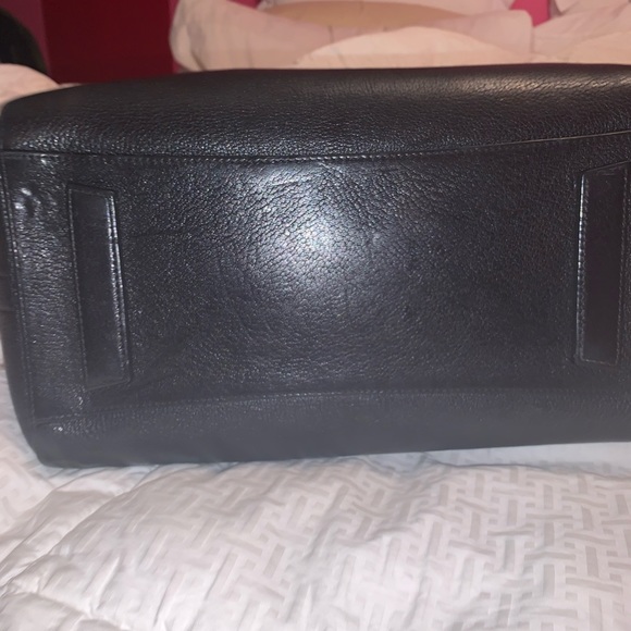 Authentic givenchy antigona. Smooth black leather. Great condition! - Picture 7 of 8